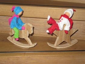 winterpoppetjes op hobbelpaard en kerstster