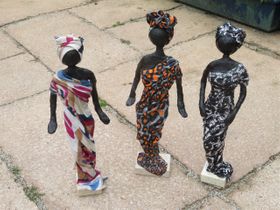 3 afrikaanse dames, gemaakt op 25 mei tijdens de Kunst en Antiekmarkt Montmartre in Den Haag.