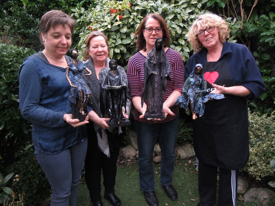 13 februari 2016  Alweer een heel gezellige  workshop met Trynke, Marja,Thea, en  Liesbet . En wat een leuke beelden gemaakt .