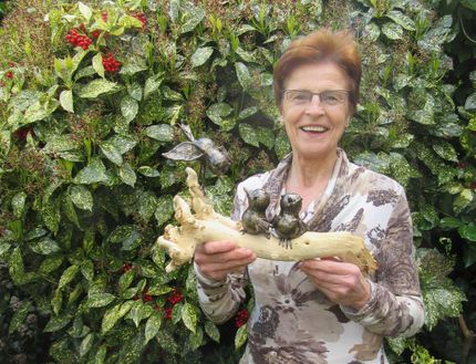 28 april , Mary maakte deze leuke vogeltjes op een stronkje