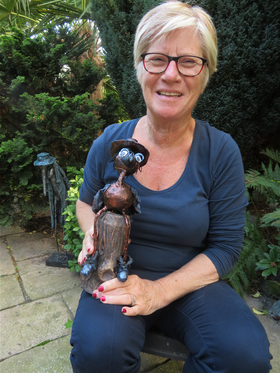 Met de workshop van 18 oktober heeft Hannie deze leuke vogel gemaakt. Zij is erg enthousiast geworden over Paverpol