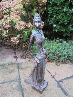 5 november heeft Odilia met een workshop deze prachtige dame gemaakt. Er waren geen mede cursisten dus had ik alle tijd en aandacht om er wat moois van te maken. Het was ook weer een erg gezellige dag en Odilia was erg enthousiast en komt zeker nog een keer terug
