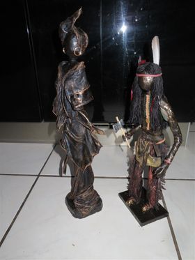 Met de workshop op 10 november hebben Agnes en Ellie deze mooie dame en stoere Indiaan gemaakt. Ik vind ze erg leuk !