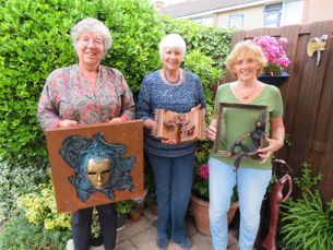 15 juli , workshop met Gina, Hiltsje en Dutta. Alledrie een heel leuk en origineel kunstwerkje gemaakt. Het was een heel gezellige dag